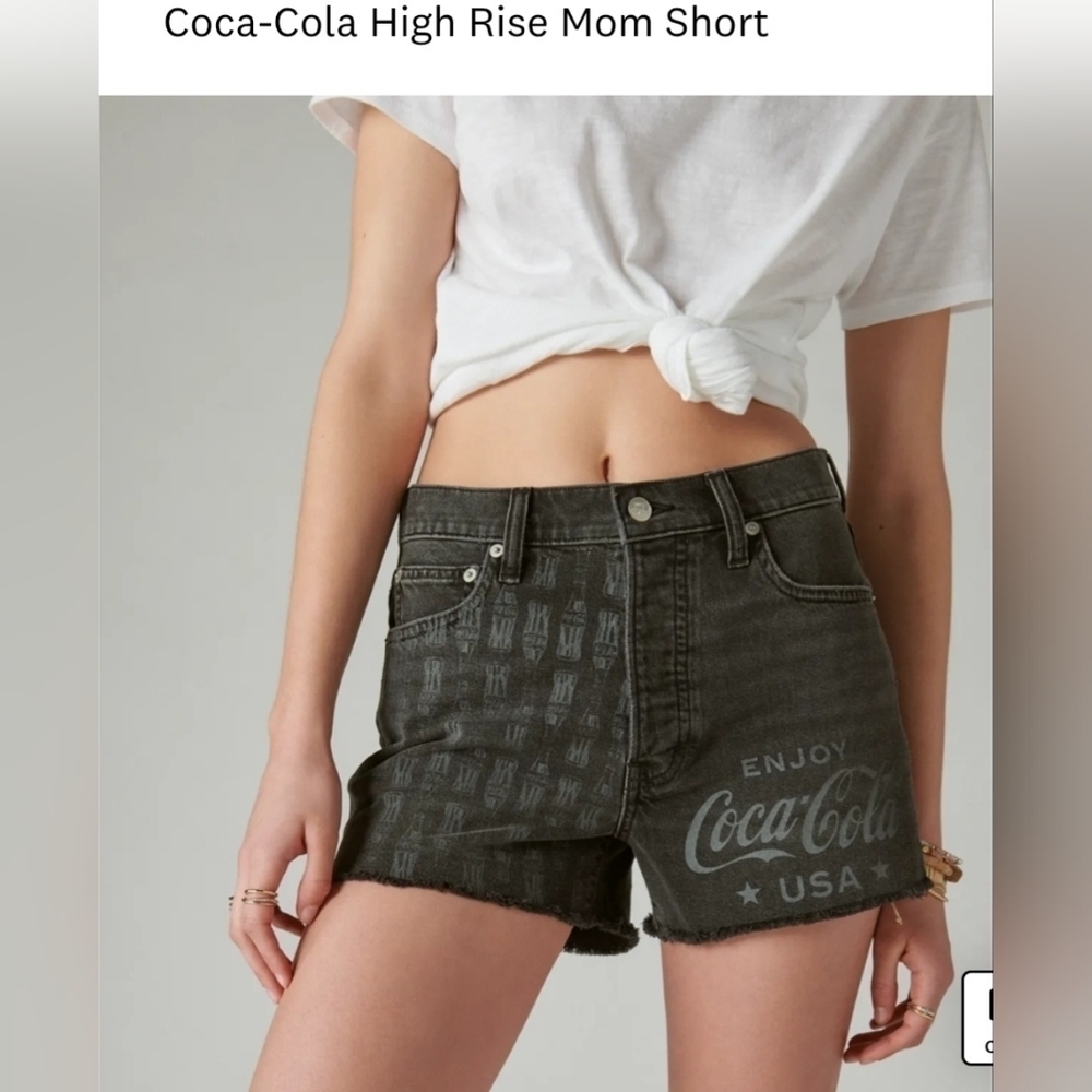 COCA-COLA X LUCKY BRAND HI-RISE MOM SHORT. SIZE 8/29